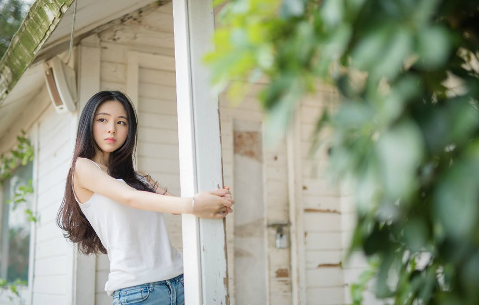 “此事你看着办，我不管，但别太过，小心过犹不及。”庞统摇了摇头，想到当初自己糊里糊涂的被贾诩拉到了吕布战车上，心里就不由得一阵腻歪。